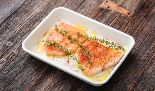 Gegrillter Schwertfisch mit Zitrone und Kräutern